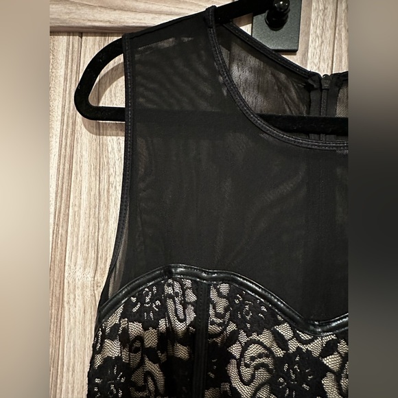 Lace overlay PU Leather trim mermaid gown - Picture 4 of 6